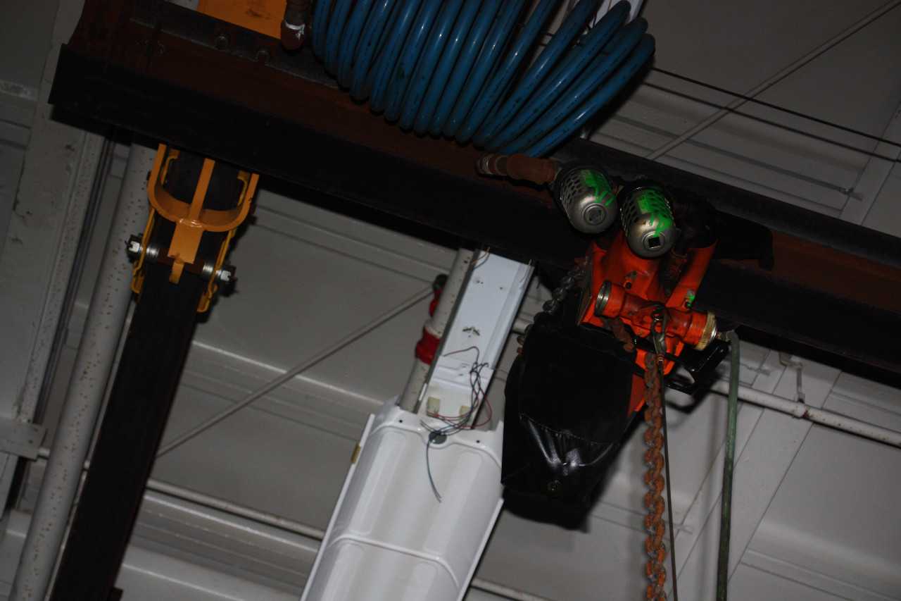 Air Hoist, 1 Ton Capacity - LIFTING EQUIPMENT