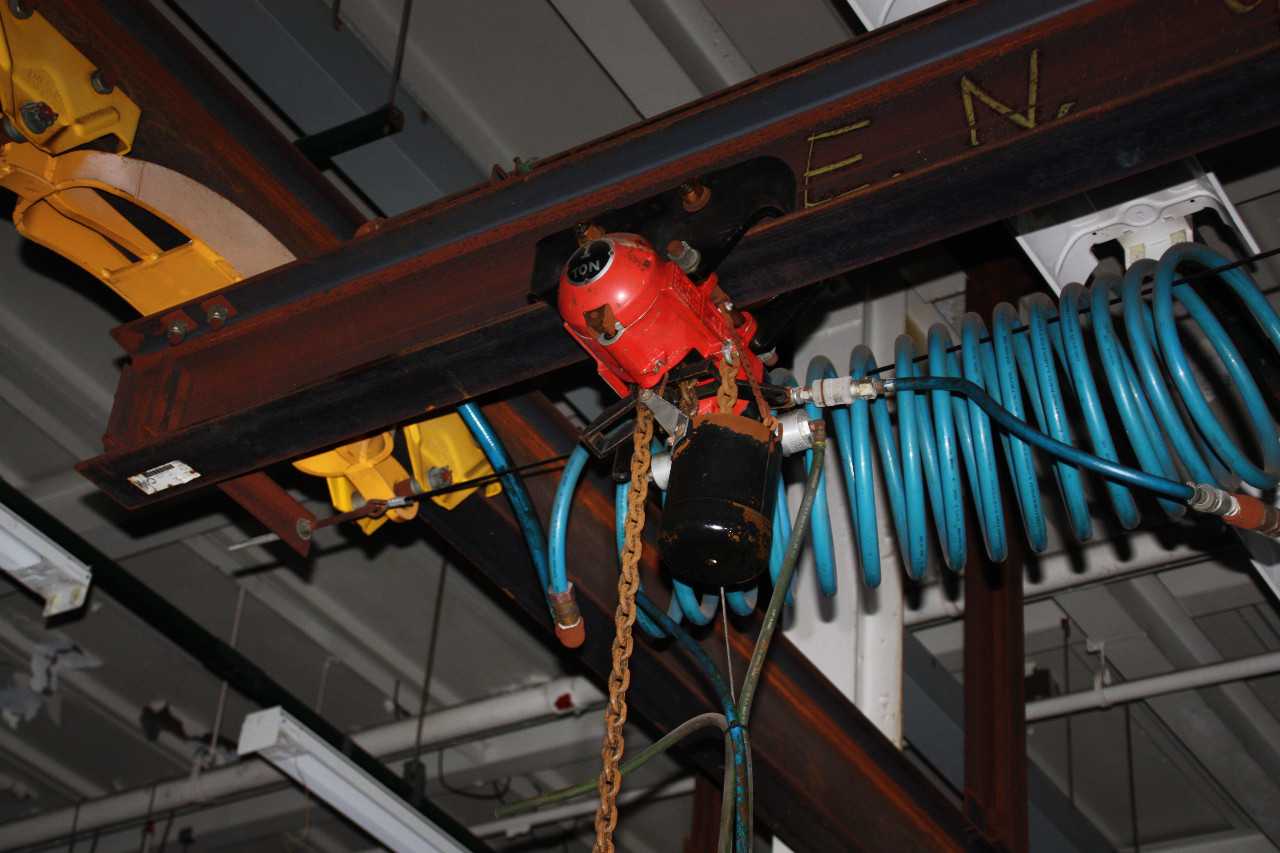 Air Hoist, 1 Ton Capacity - LIFTING EQUIPMENT