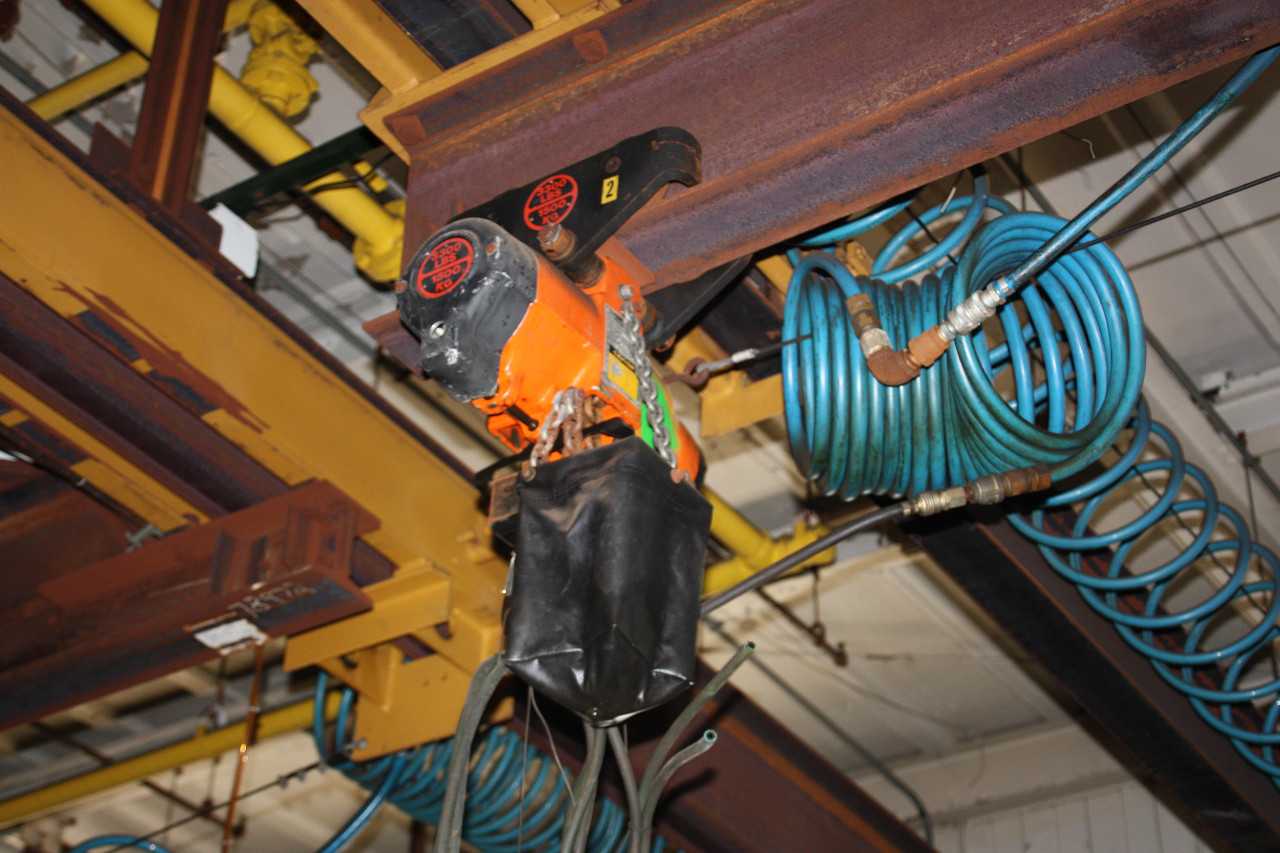 Air Hoist, 1 1/2 Ton Capacity - LIFTING EQUIPMENT