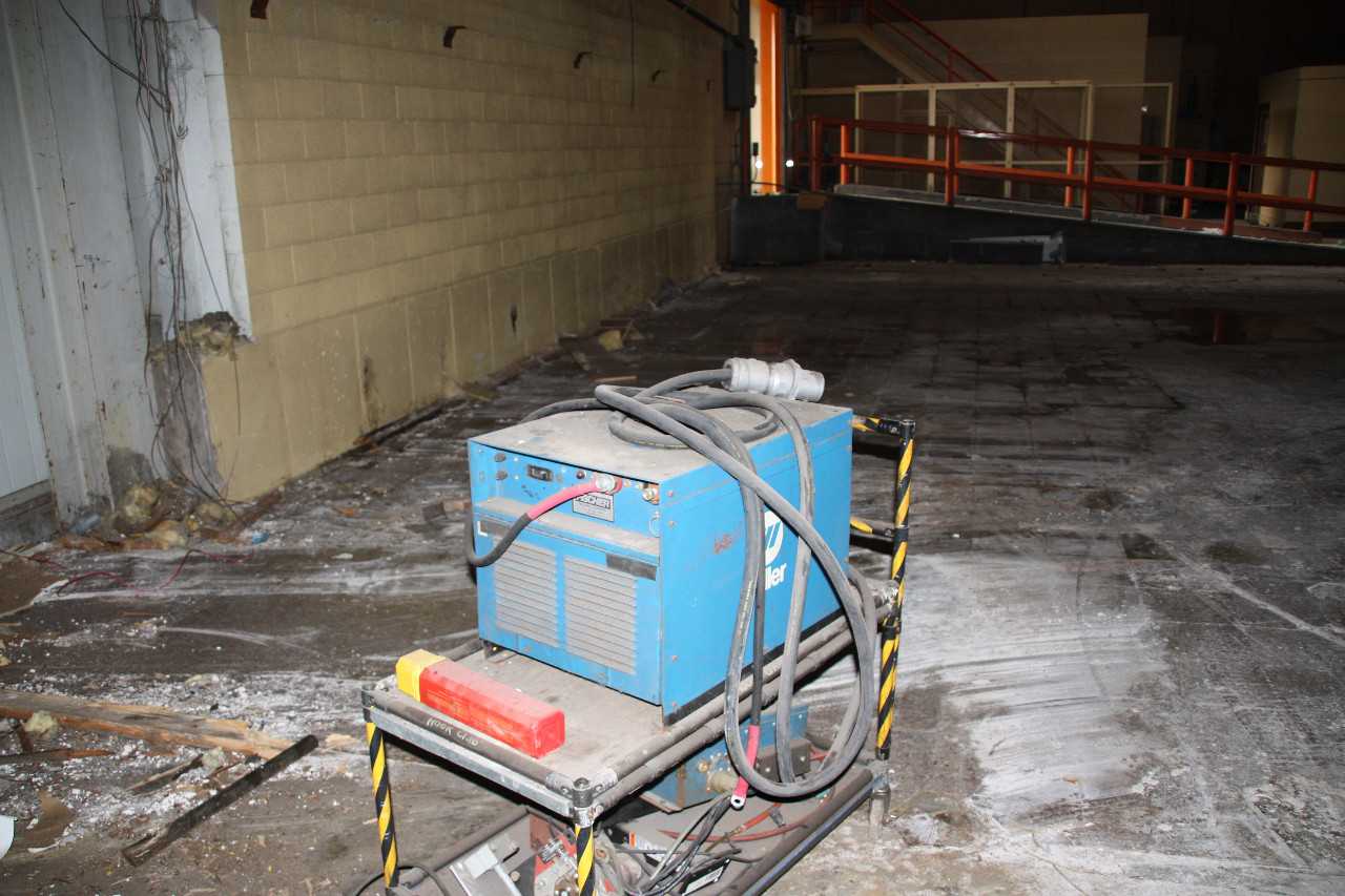Miller Welder, CP-800, SN 8070485, 480V, 60 amp, 3 Phase, 60 Hz - WELDING EQUIPMENT