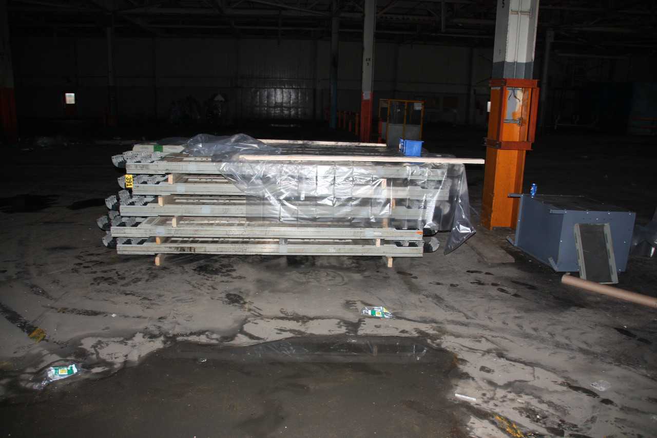 1600 Amp Buss Bar. On floor.Straight Busway, 2200' L, 300' of elbows and bends - ELECTRICAL COMPONENTS
