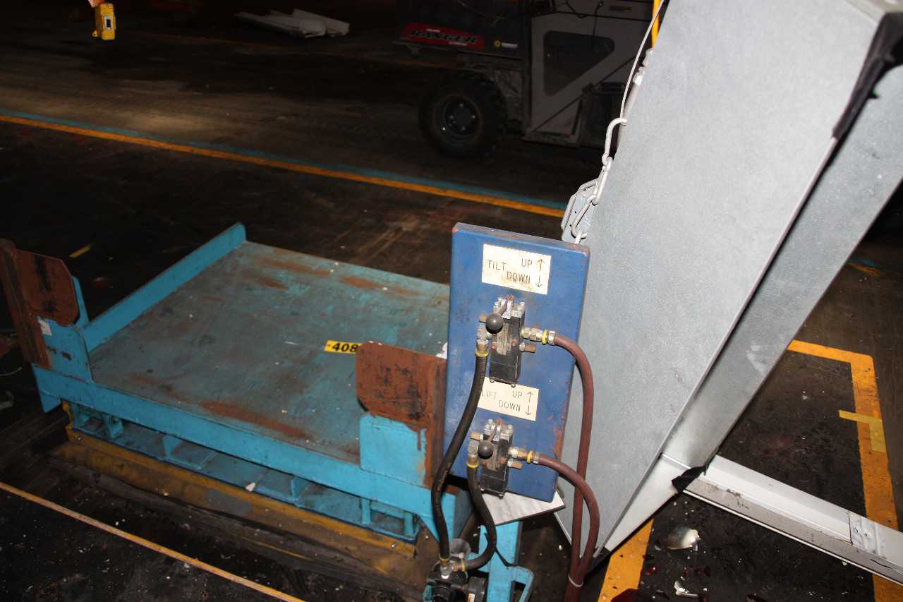 Air Operated Lift Table with Controls, 4' x 4'  - MATERIAL HANDLING