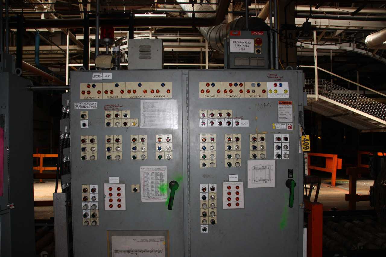 Powered Roller Conveyor 150' long x 5' wide, with control panels - CONVEYORS