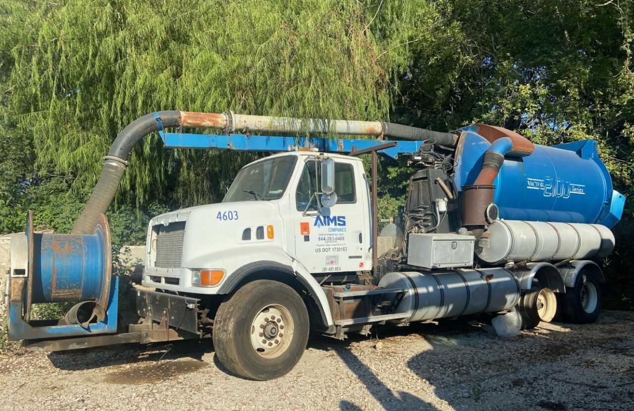 2001 Sterling Vactor 2100 - L9500 - HYDRO EXCAVATOR TRUCKS