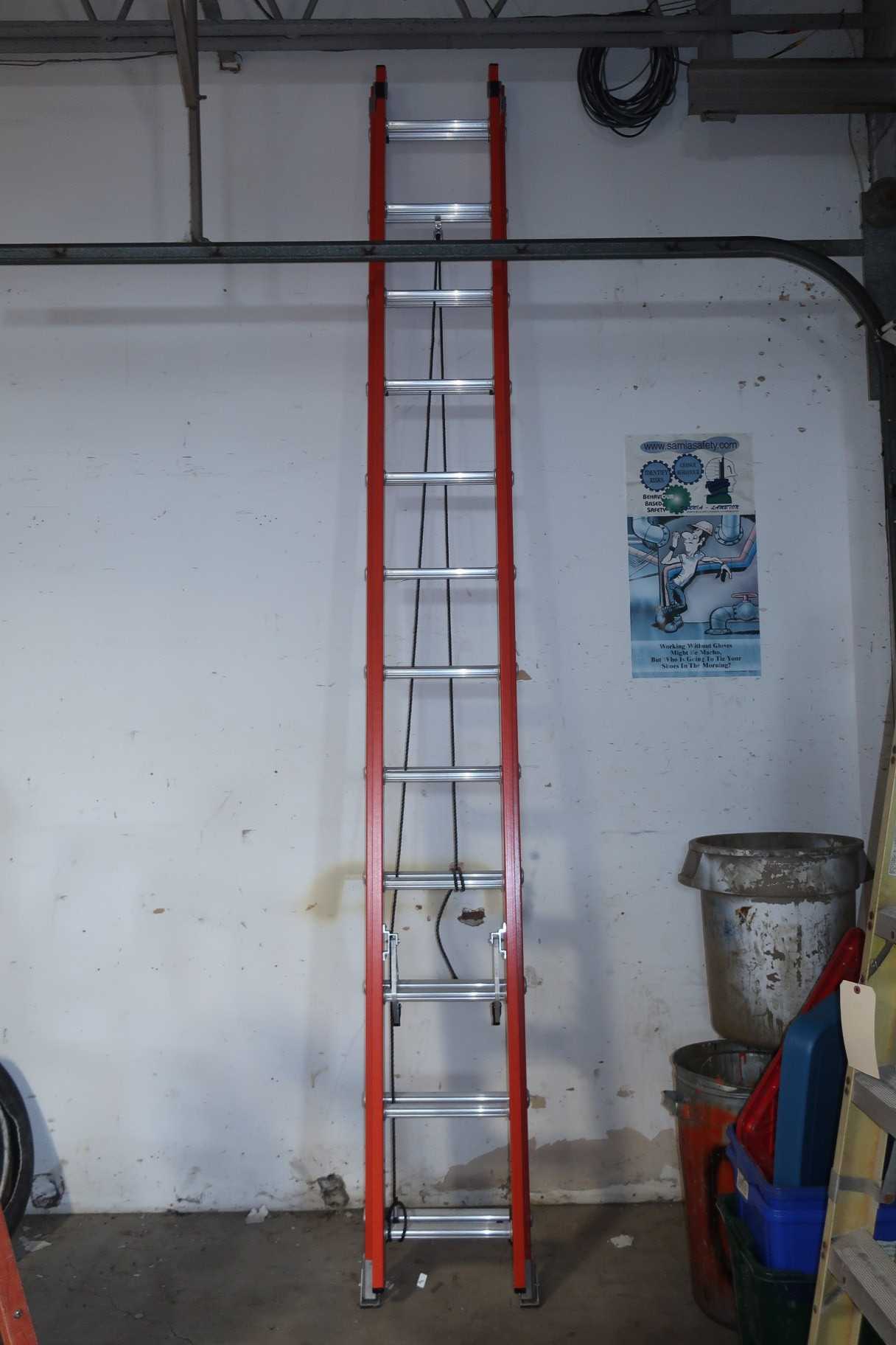 WERNER D6224-2CA 24FT FIBERGLASS D-RUNG EXTENSION LADDER - MISCELLANEOUS