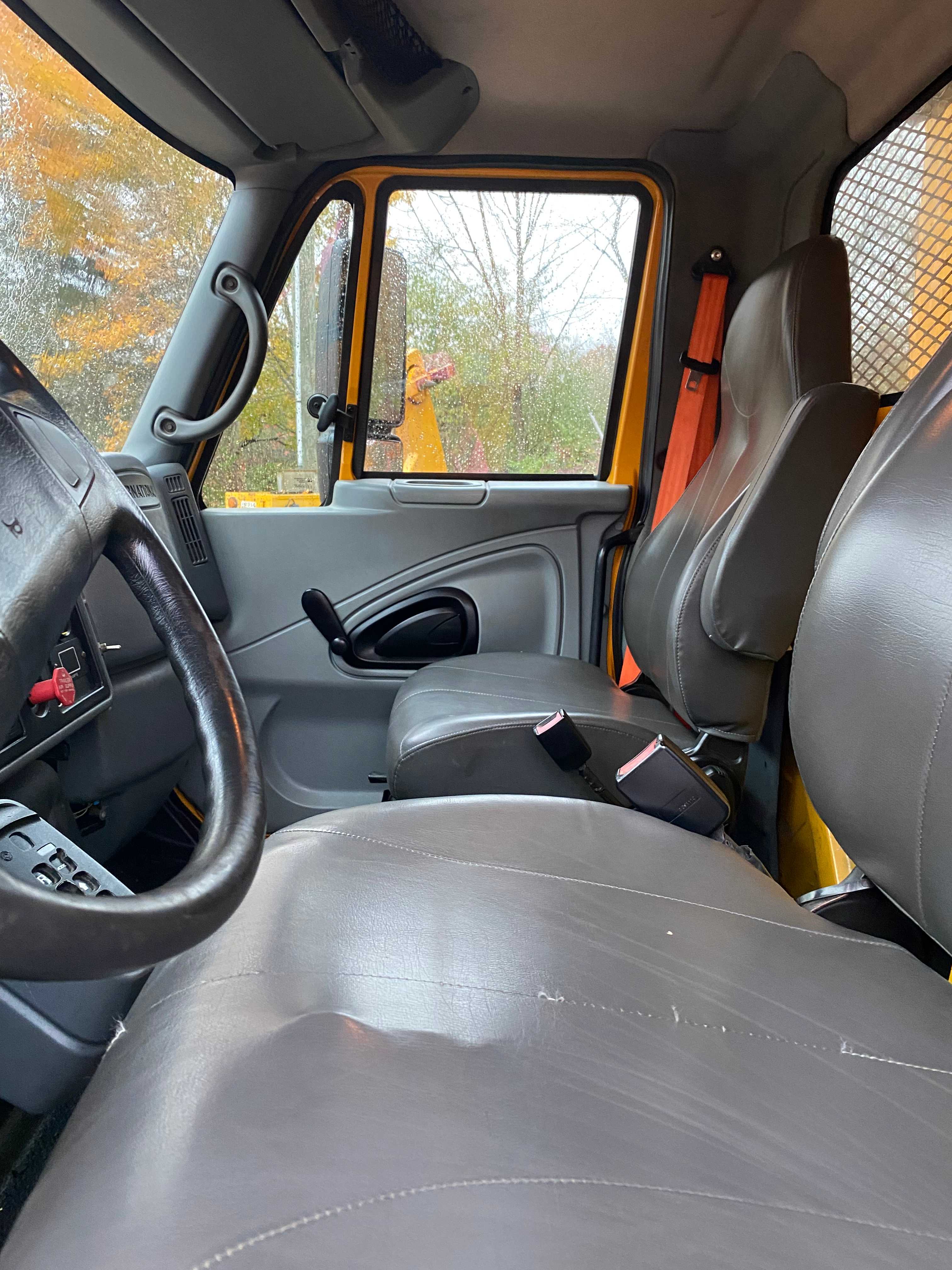 2006 International 4400 Cable Truck - HYDRO EXCAVATOR TRUCKS