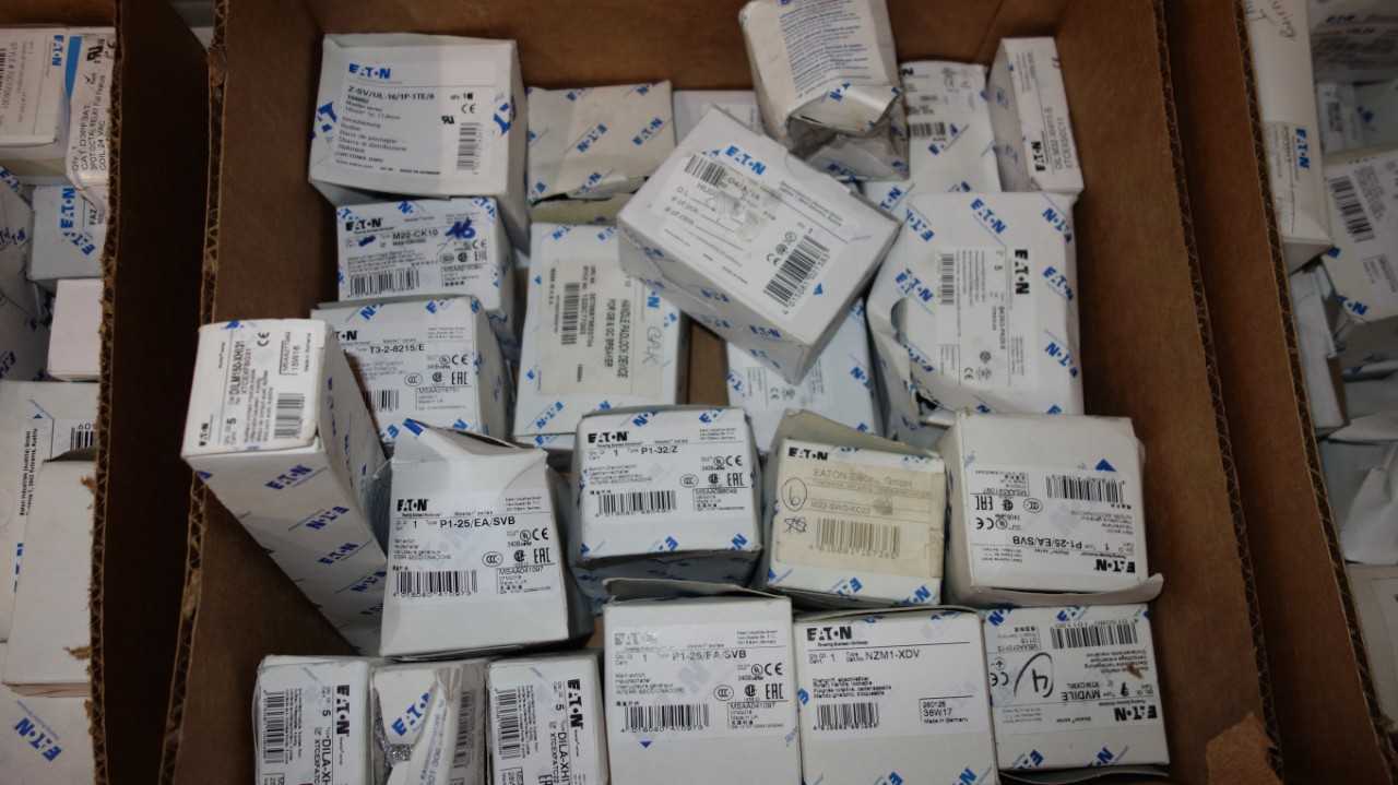 1 BOX OF EATON / CUTLER HAMMER ELECTRICAL - ELECTRICAL COMPONENTS