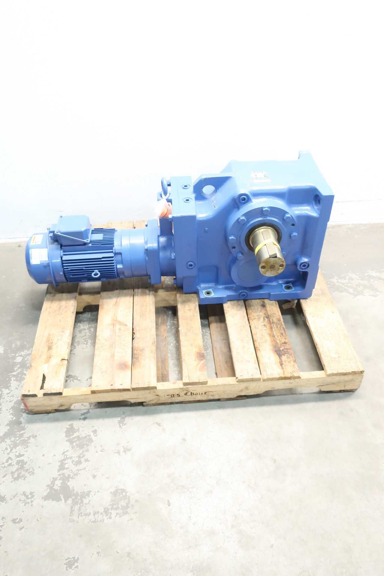 Sumitomo KVHM3-112DAR-AVK5-B-390 Gearmotor 4.49rpm 3ph 3hp 480v-ac - ELECTRIC MOTORS