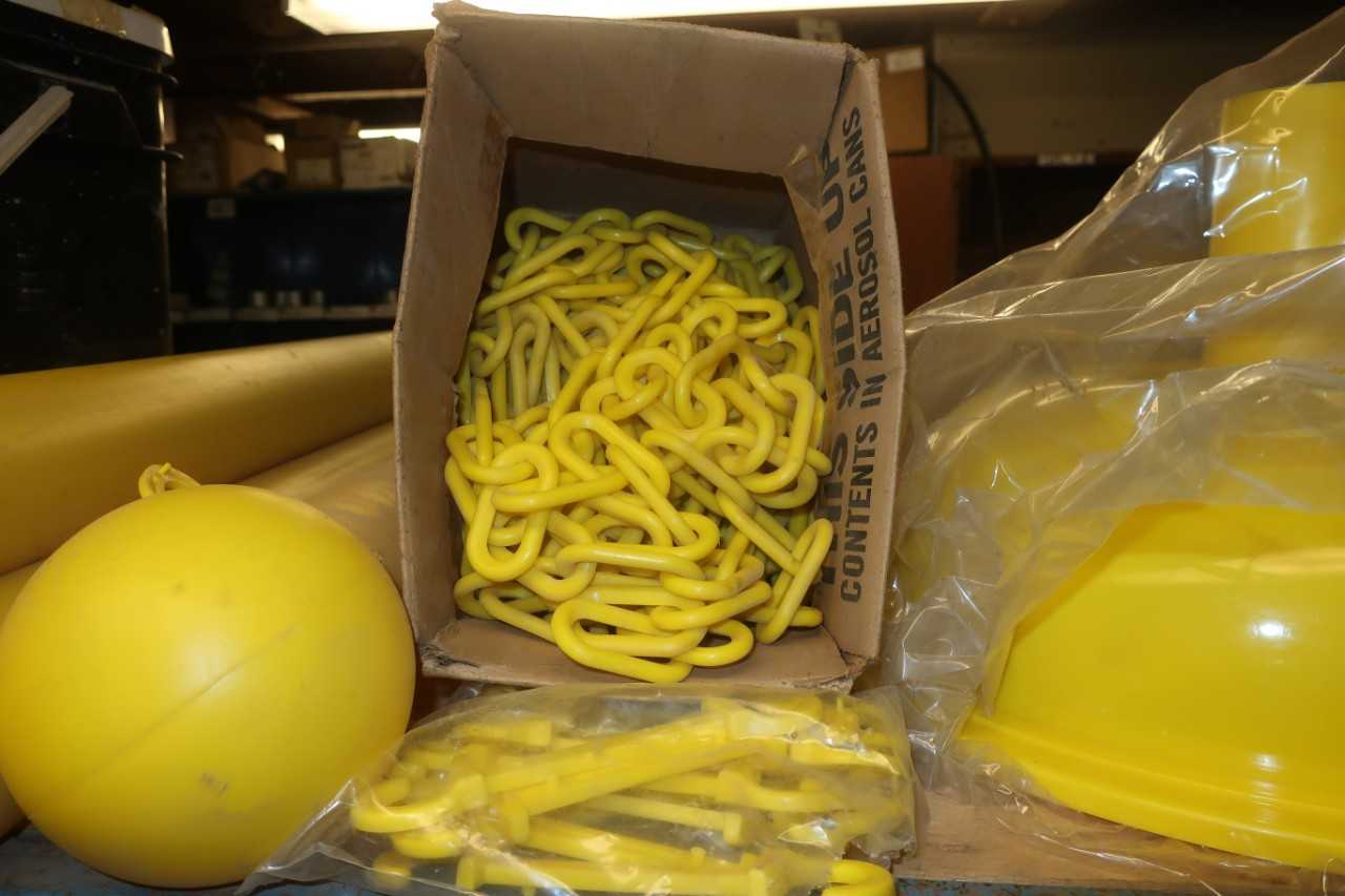 CONTENTS OF SHELF, ASSORTED YELLOW PLASTIC SAFETY CHAINS, PLASTIC POLES - SAFETY EQUIPMENT