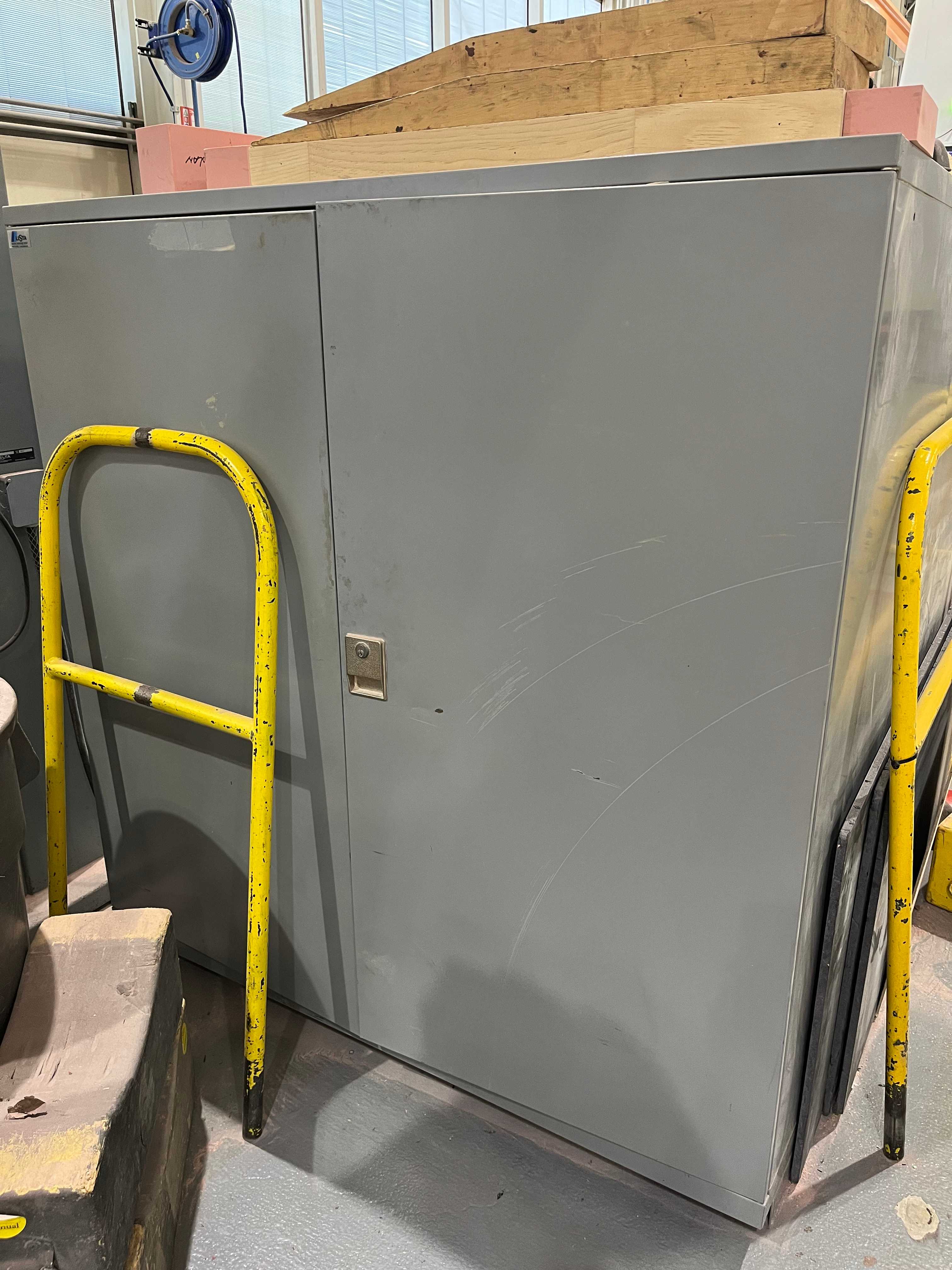 FREE STANDING STORAGE CABINET - FREE STANDING STORAGE CABINET