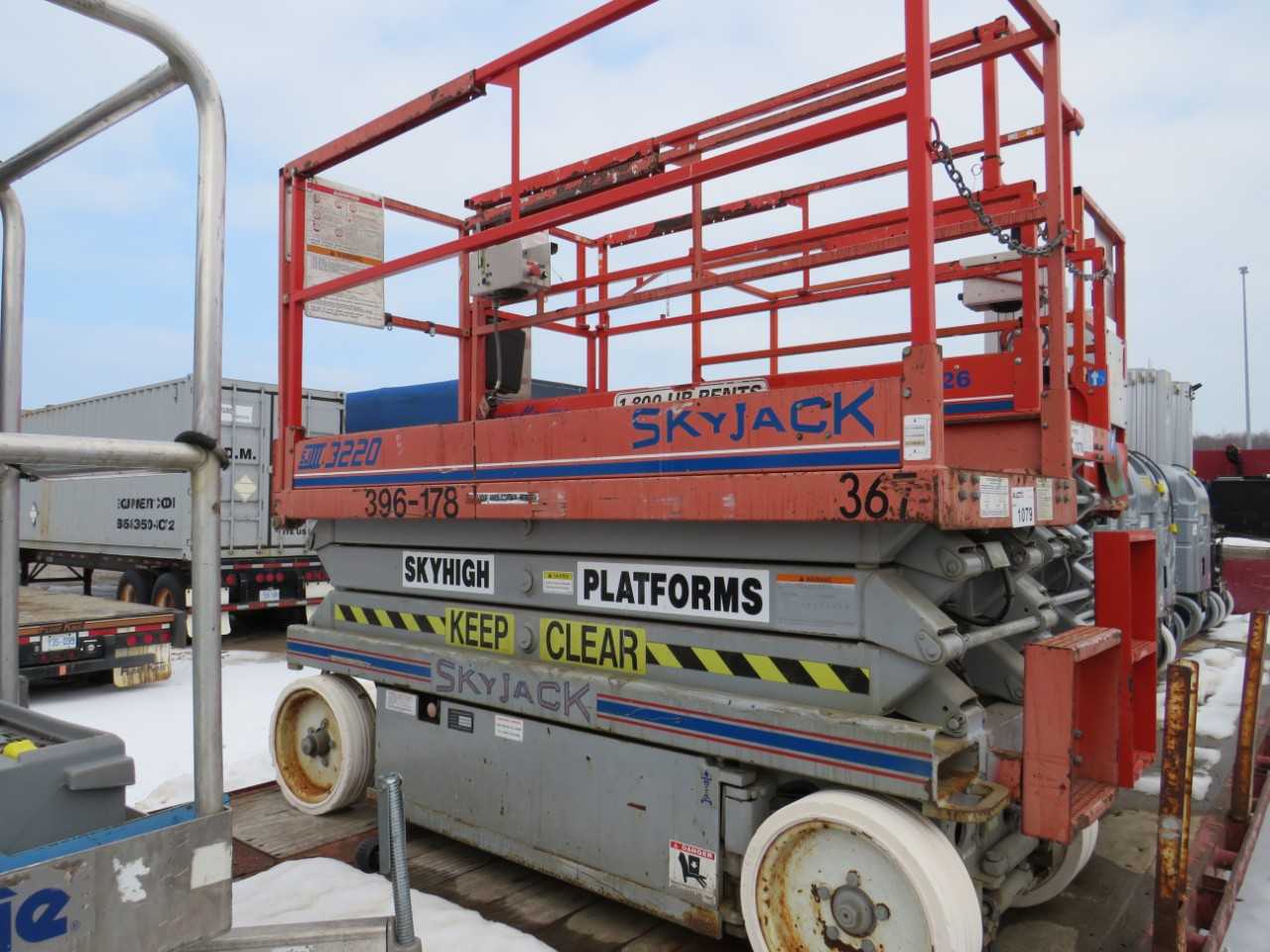 SKYJACK SJIII 3220 SCISSOR LIFT - PLANT & FACILITY