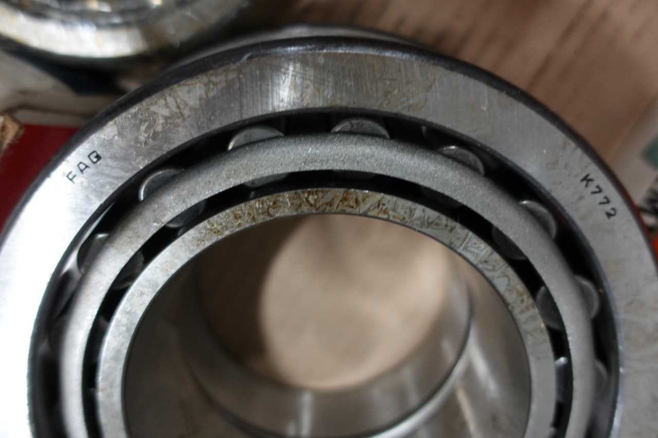 PALLET OF ASSORTED BEARINGS - BEARINGS