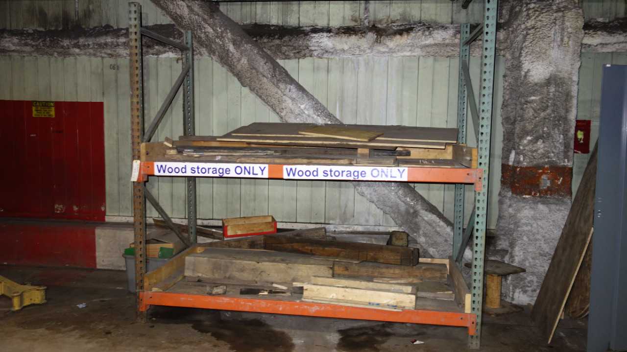 1X SECTION TEARDROP RACKING WITH WOOD - MISCELLANEOUS
