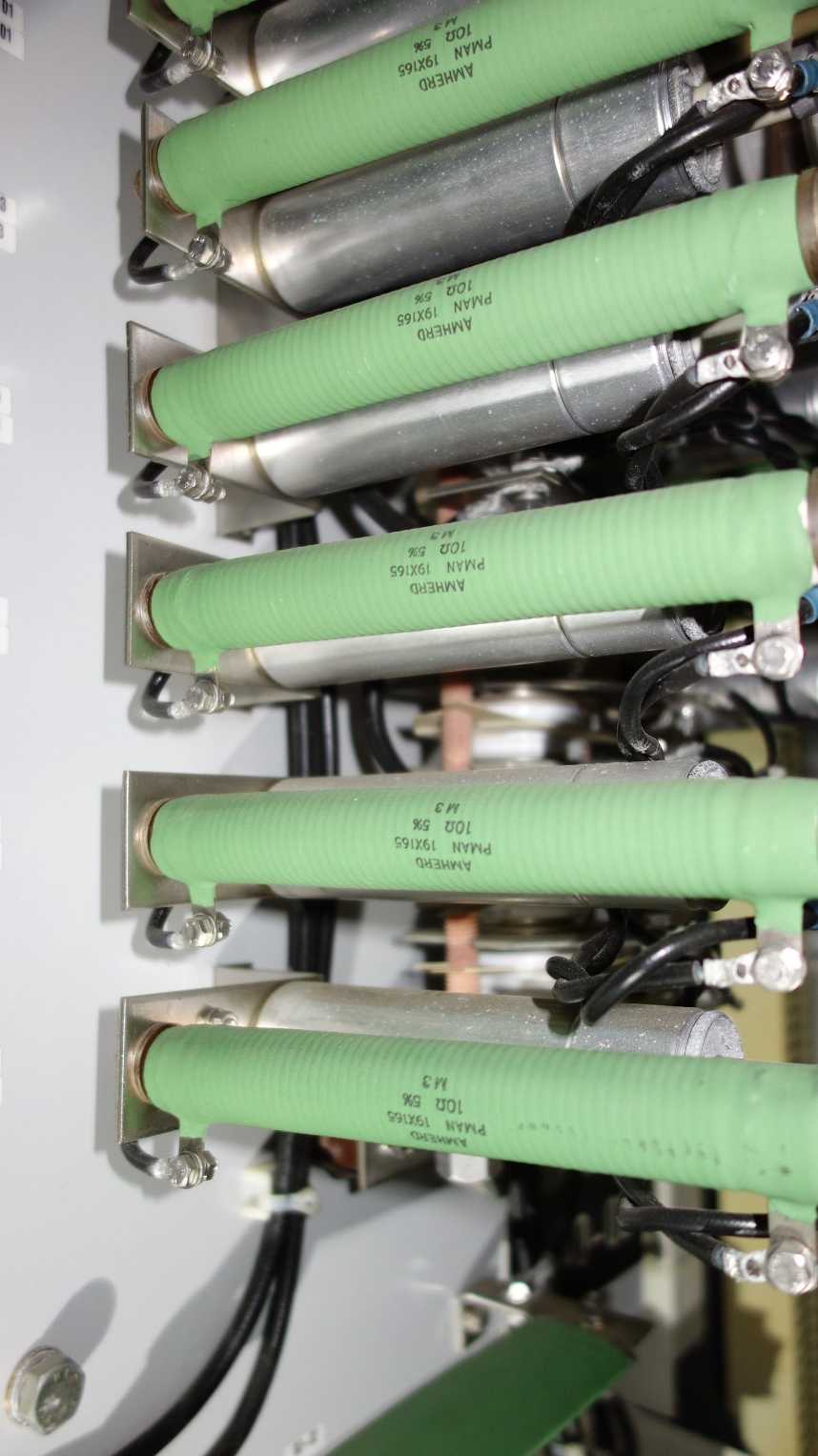 2X WALL OF CAPACITORS & RESISTORS, 10 OHM, 22UF - RESISTOR
