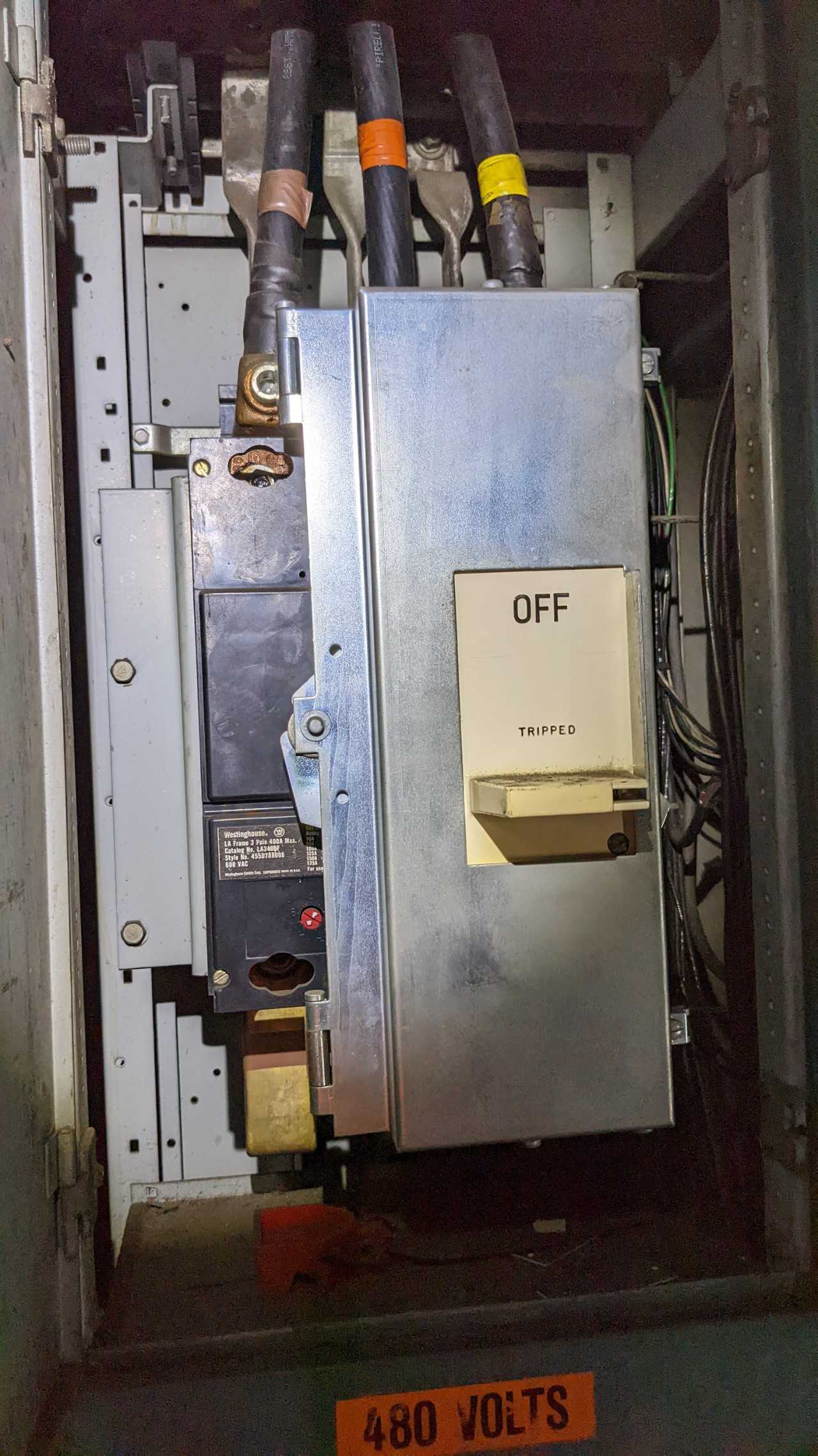 3 sections of Westinghouse MCC. lA Frame 3 pole 400 A Max 600 Vac. 480 Volts - INDUSTRIAL PARTS