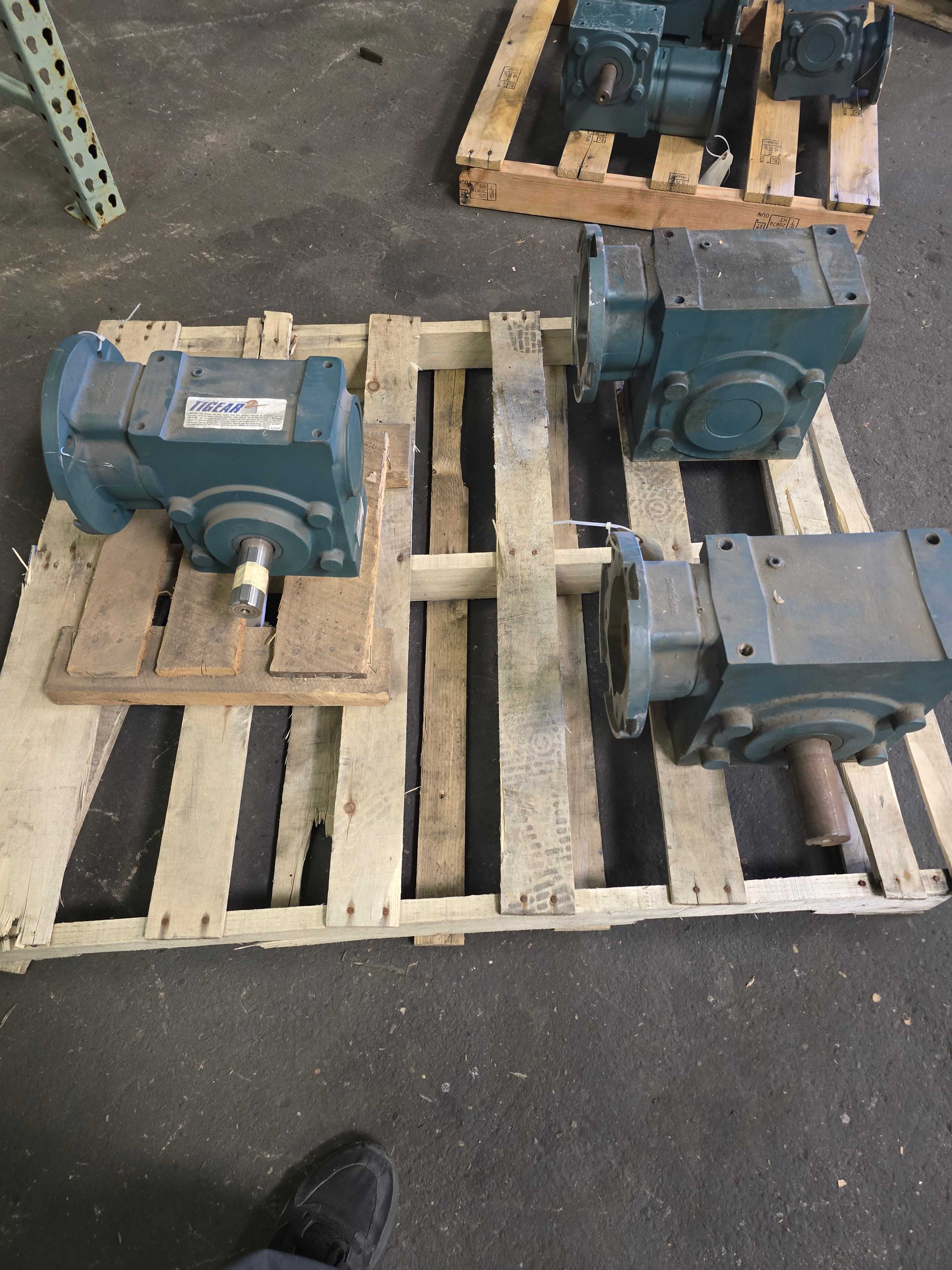 LOT OF DODGE TIGEAR RIGHT ANGLE GEAR REDUCERS - QTY 3 - GEAR REDUCERS