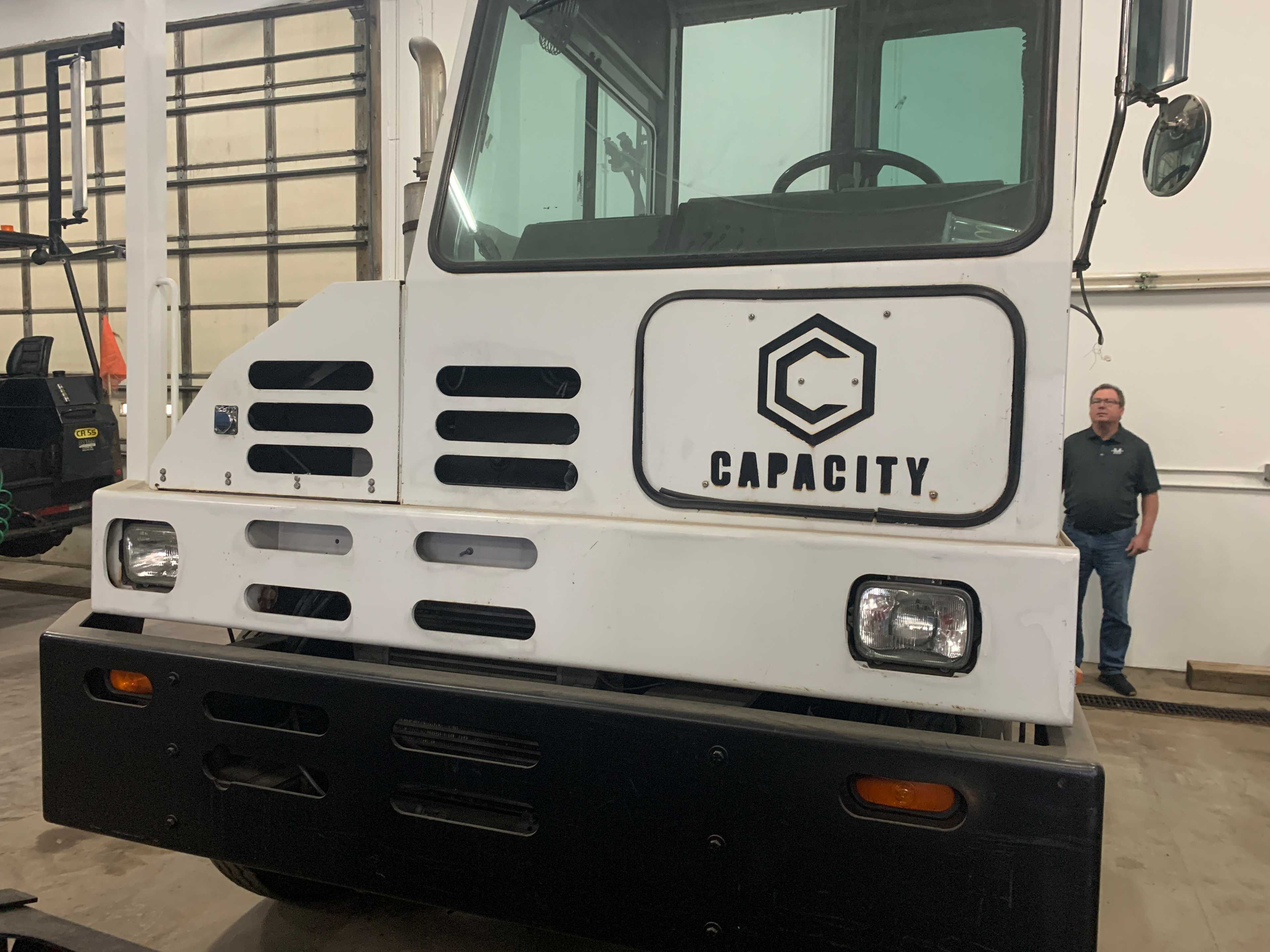 2004 CAPACITY TRAILER JOCKEY YARD TOW TRUCK - TOW TRUCKS