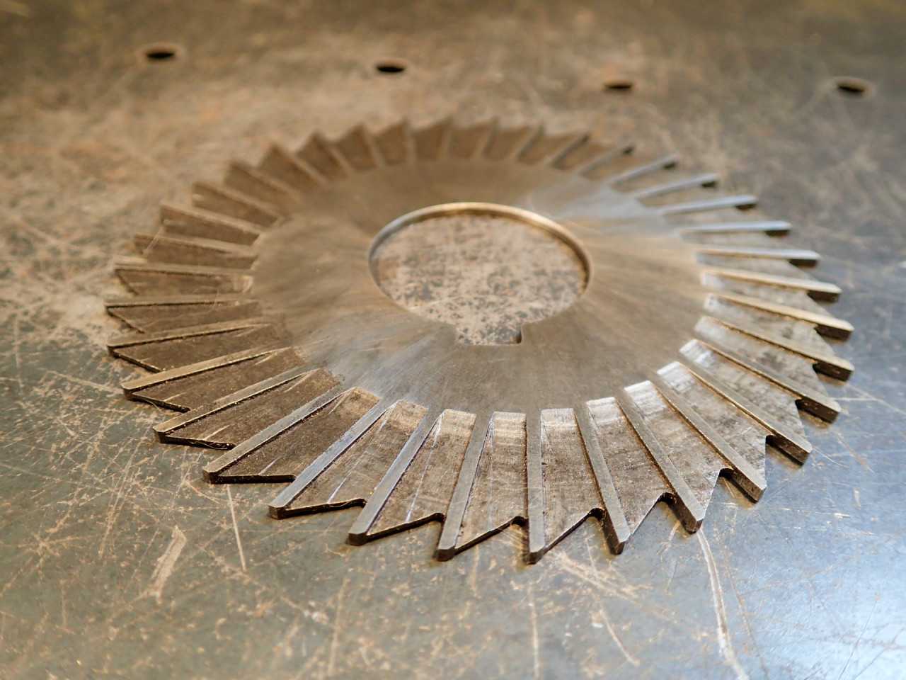 4" OD x 1/16" Plain Tooth Side Mill Milling Cutter: 1-1/4" Horizontal Arbor Hole - MILLING TOOLS
