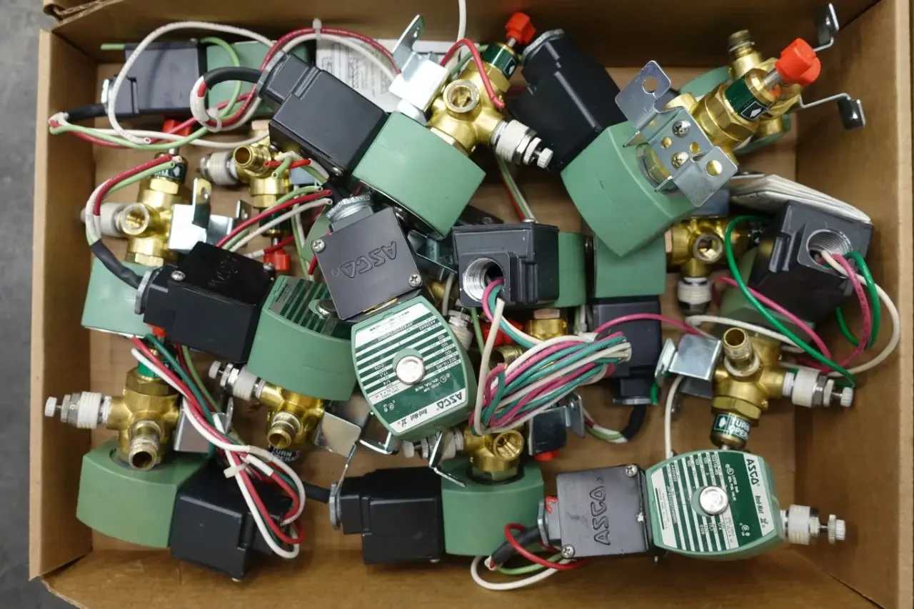 PALLET OF ASSORTED SOLENOID VALVES - SOLENOID VALVE