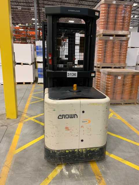 2005 Crown SP342030TT240 order picker, Henrico, VA - FORKLIFTS