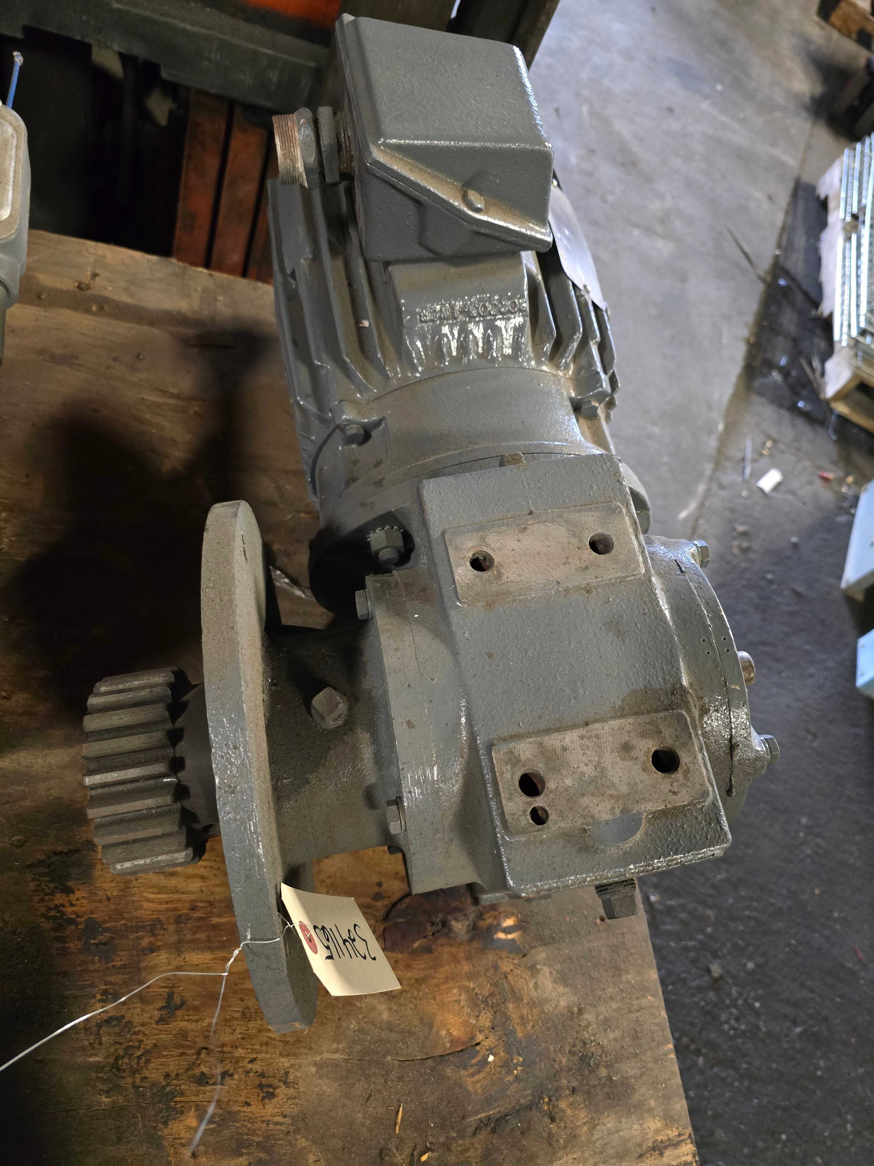 RELIANCE ELECTRIC GEAR MOTOR - ELECTRIC MOTORS