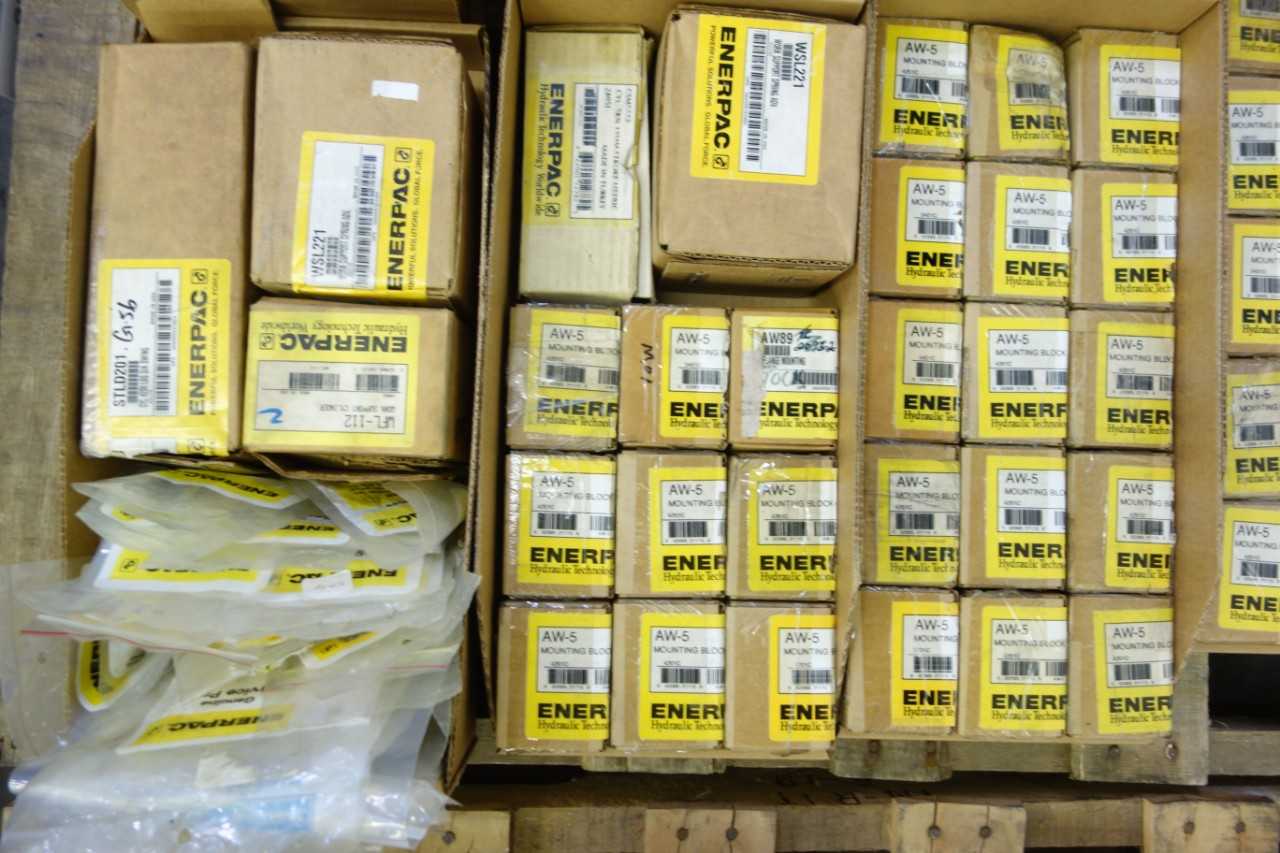 3 PALLETS OF HYDRAULIC REPLACEMENT PARTS - VALVES