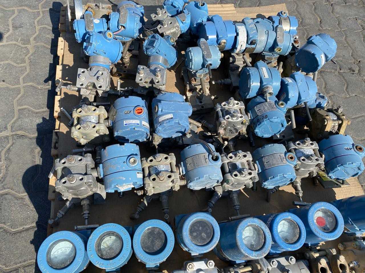 PALLETS OF ROSEMOUNT TRANSMITTERS - INSTRUMENTATION