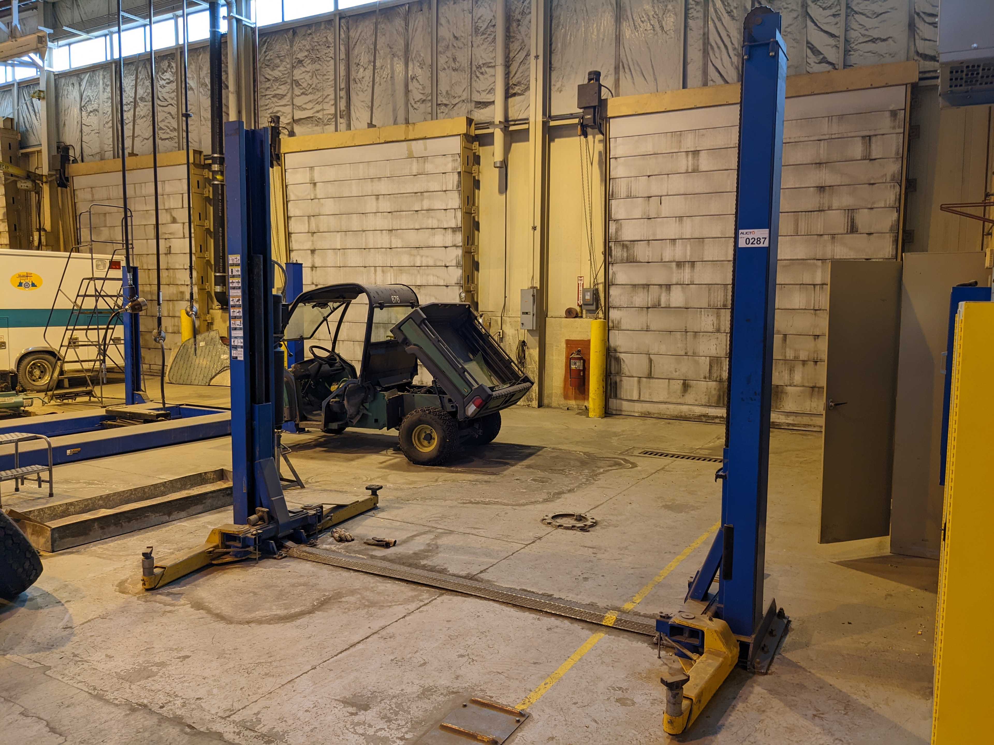 AUTOMOTIVE LIFT - CONSTRUCTION EQUIPMENT