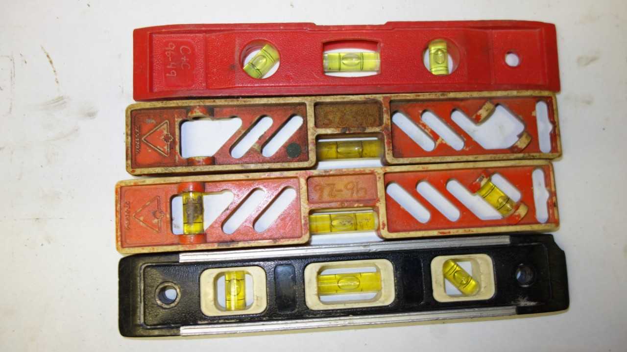 LOT OF 10 ASSORTED LEVELS - ELECTRIC POWER TOOLS