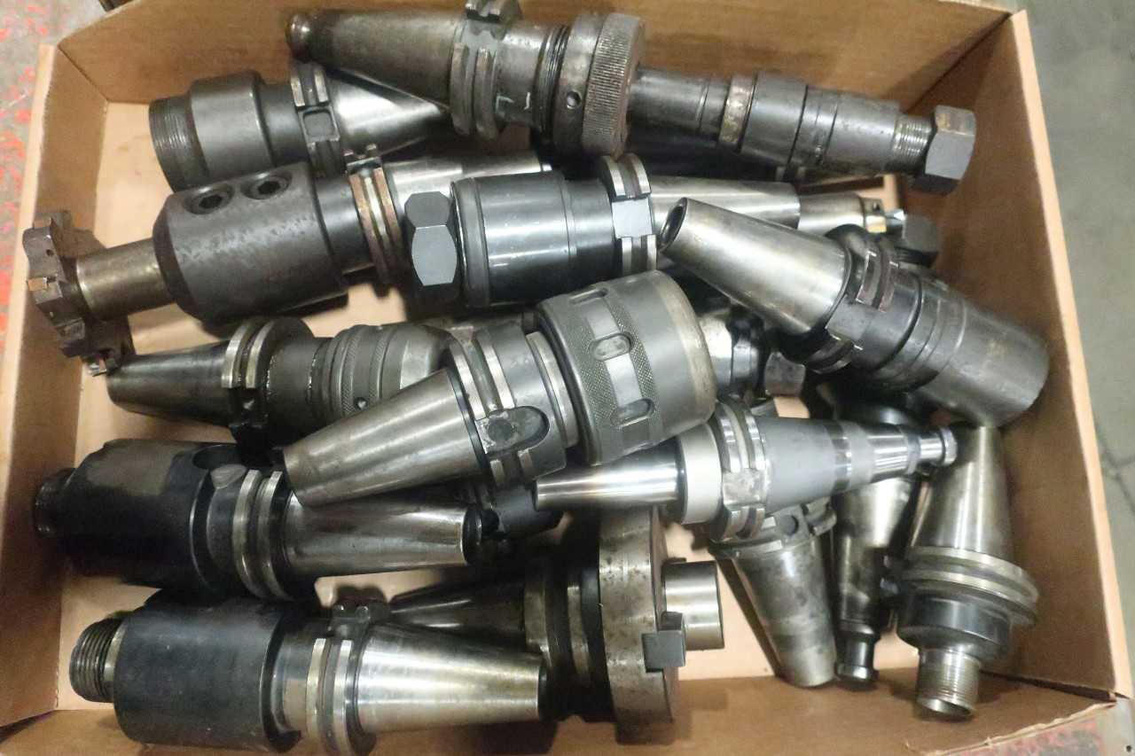 LOT OF ASSORTED CAT40 TOOL HOLDERS - PARLEC, LYNDEX - ELECTRIC POWER TOOLS