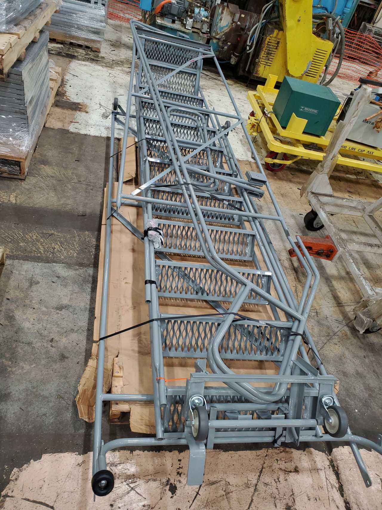 Mobile Steps - ROLLING CARTS