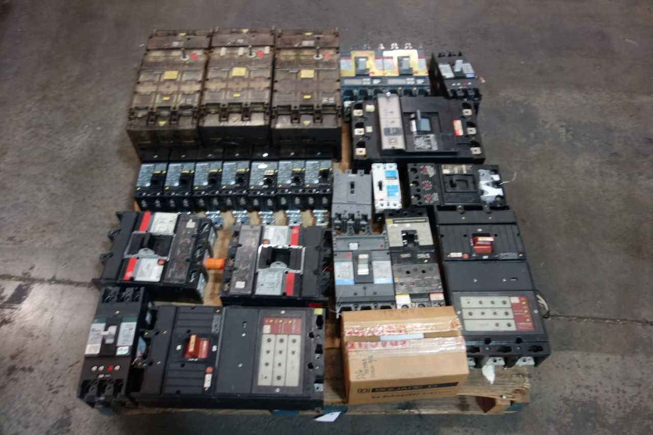 1 PALLET OF ASSORTED MOLDED CASE CIRCUIT BREAKERS- GENERAL ELECTRIC, WESTINGHOUSE, SQUARE D - CIRCUIT BREAKERS