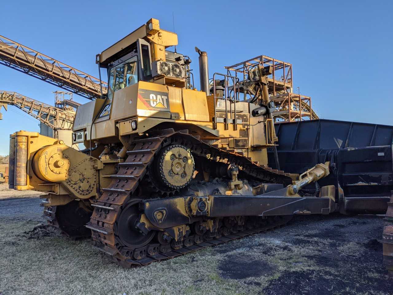 Caterpillar D10T Dozer - CRAWLER LOADERS