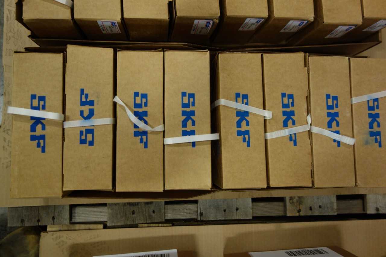 LOT OF 8 BOXES OF SKF ROLLER BEARINGS - BEARINGS