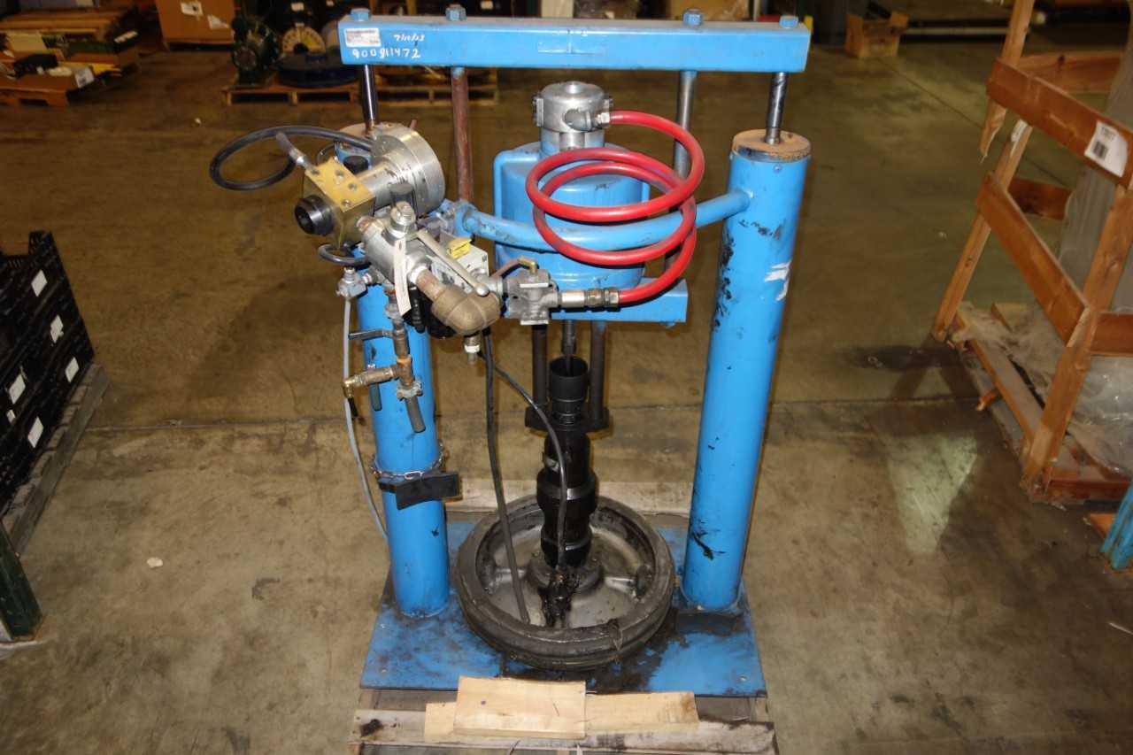 1 PALLET OF JOHNSTONE S1-10-HDE GREASE WITH PNEUMATIC CROSSOVER - PUMPS