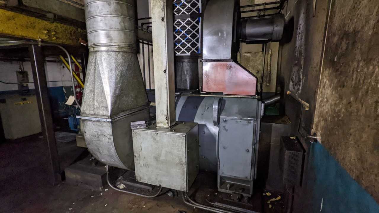 General Electric 700 HP 500/1500 RPM motor - ELECTRIC MOTORS