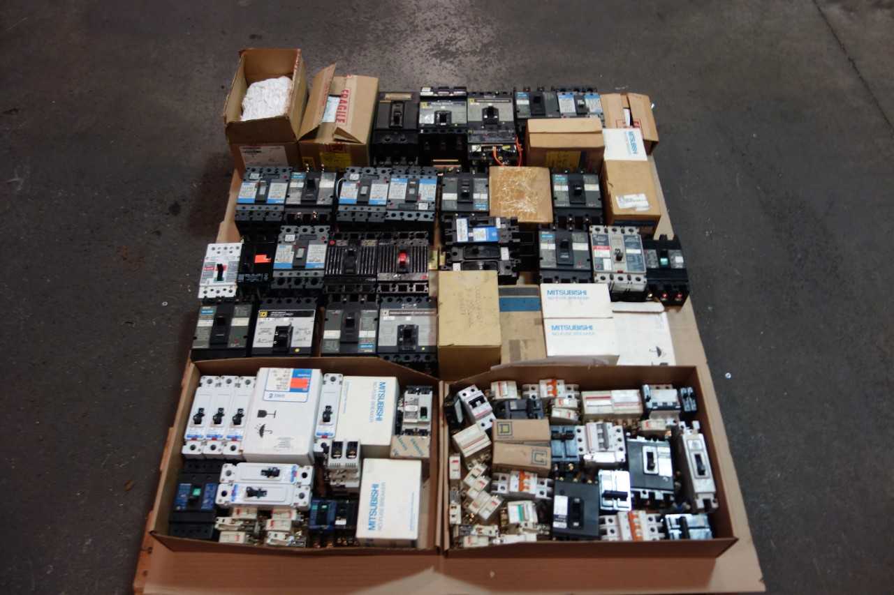 1 PALLET OF ASSORTED MOLDED CASE CIRCUIT BREAKERS- FUJI, MITSUBISHI, CUTLER-HAMMER - CIRCUIT BREAKERS