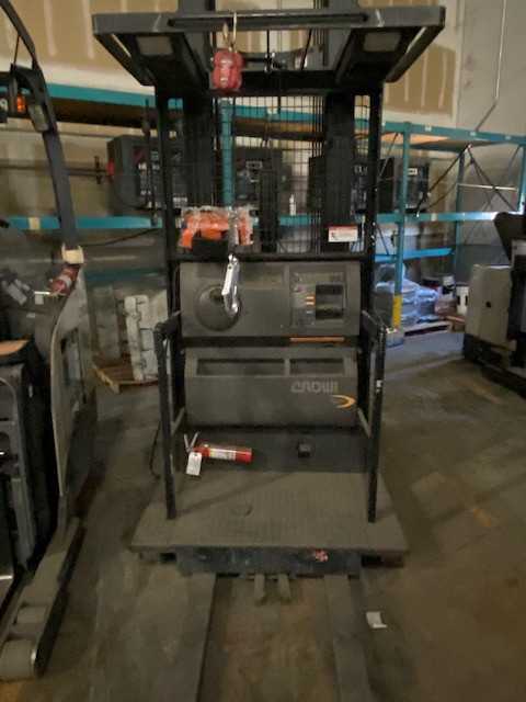 2007 Crown SP3401 order picker, Livonia (Detroit), MI - ORDER PICKER