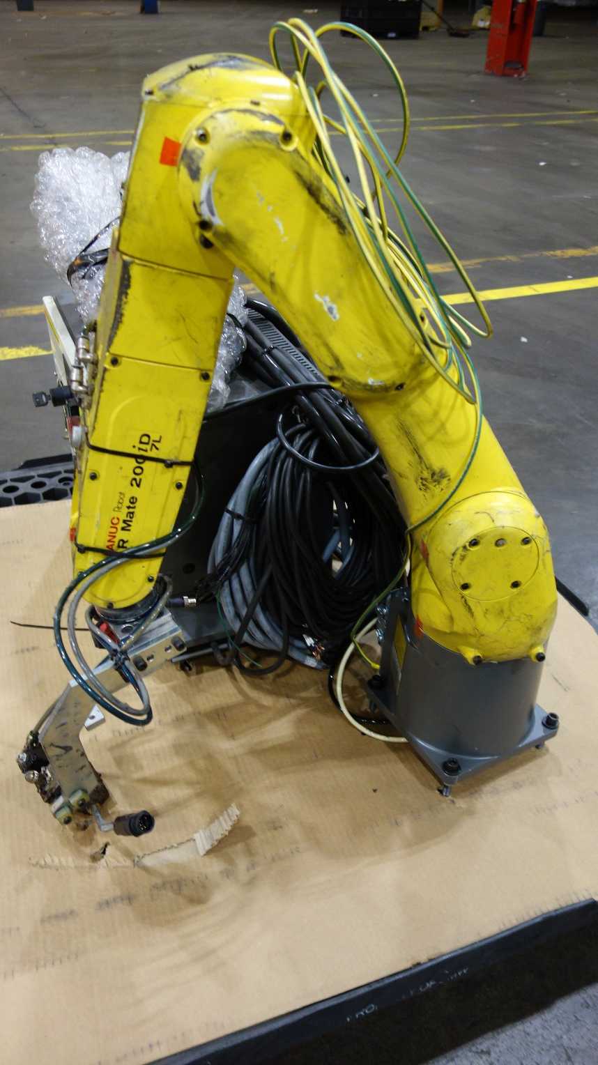 FANUC LR MATE 200ID/7L R-30IB LONG REACH ROBOT, A05B-2651-B021 CONTROLLER, A05B-2255-C105 TEACH PENDANT, A05B-1142-B301 TYPE - INDUSTRIAL ROBOTS