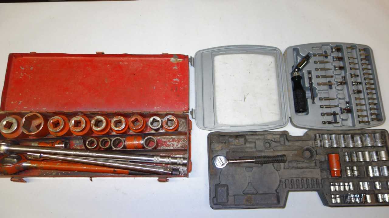 LOT OF 3 ASSORTED RATCHET SOCKET SETS - HAND TOOLS