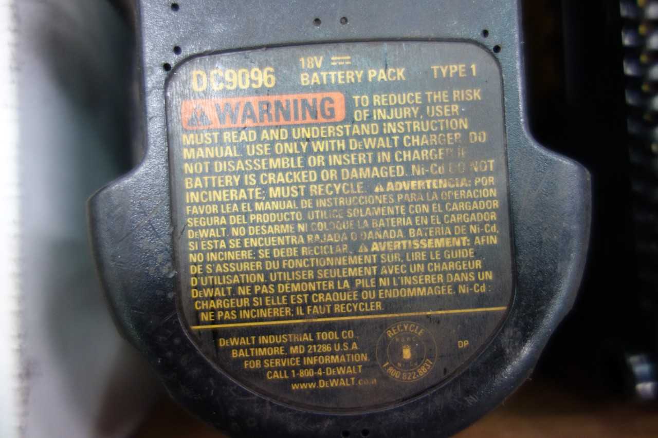 LOT OF 4 ASSORTED DEWALT BATTERY CHARGERS - ELECTRICAL PARTS
