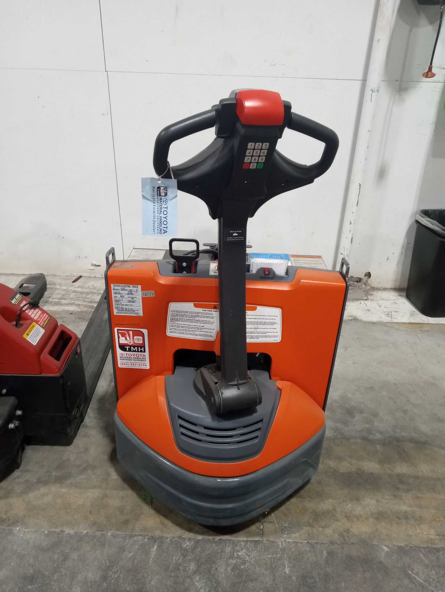 Toyota 8HBW23 Electric Pallet jack - MATERIAL HANDLING EQUIPMENT