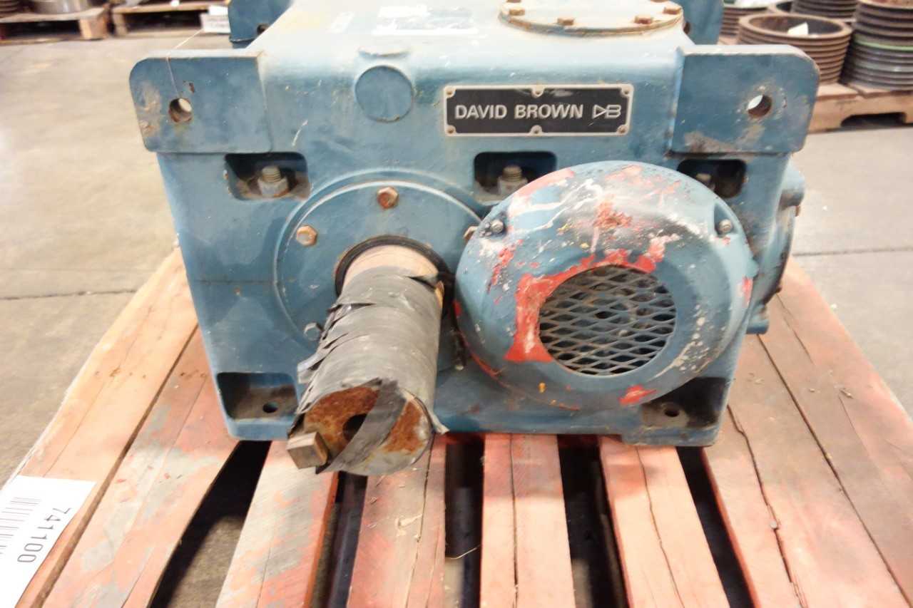 LOT OF 1 DAVID BROWN AH1-225 2-3/4IN 4-1/4IN 200KW 5.056:1 ENCLOSED GEAR DRIVE - GEAR REDUCERS