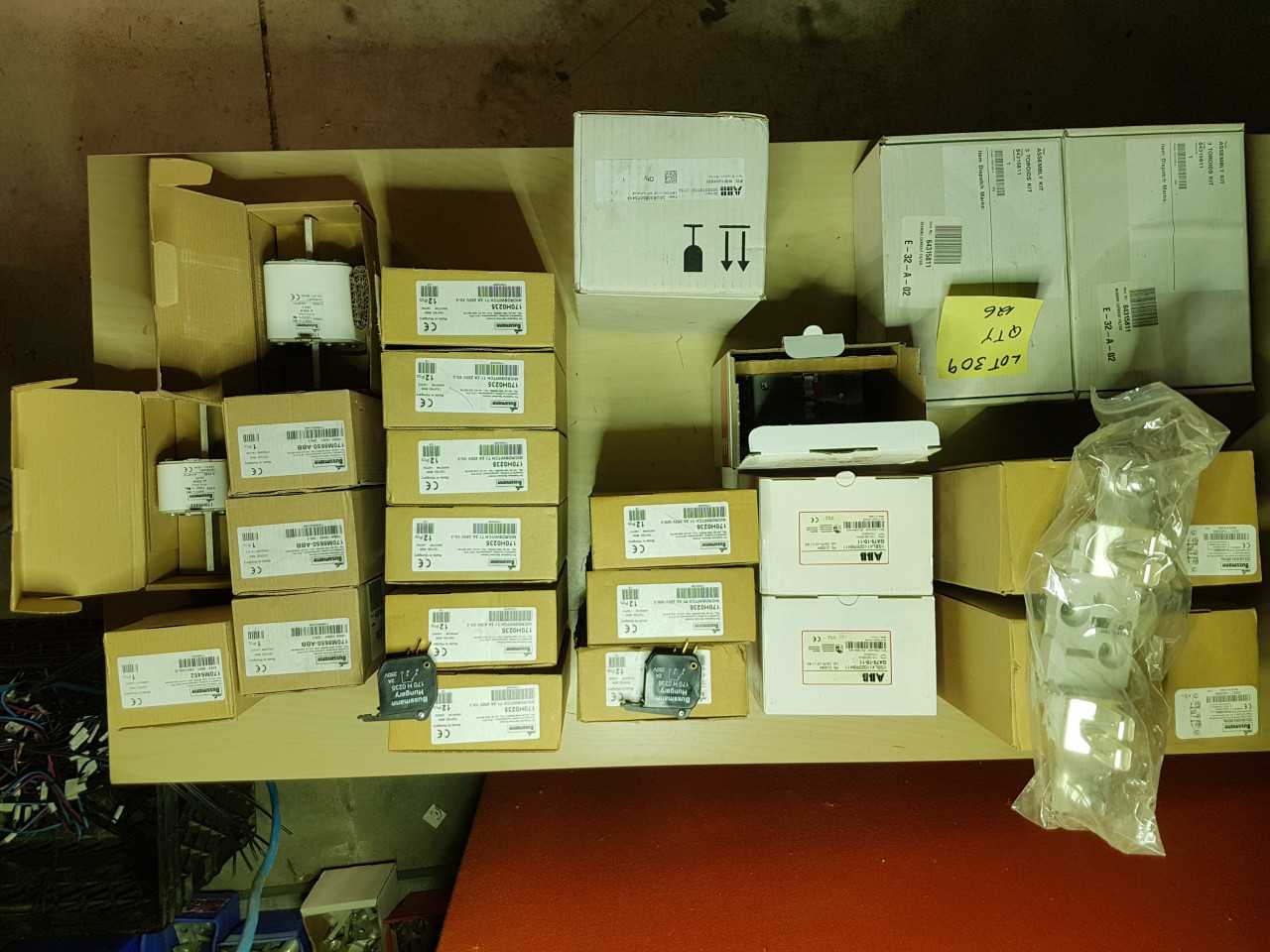 ABB MIXED LOT OF CONTACTS FUSES BASES QTY 126 - AUTOMATION & CONTROLS