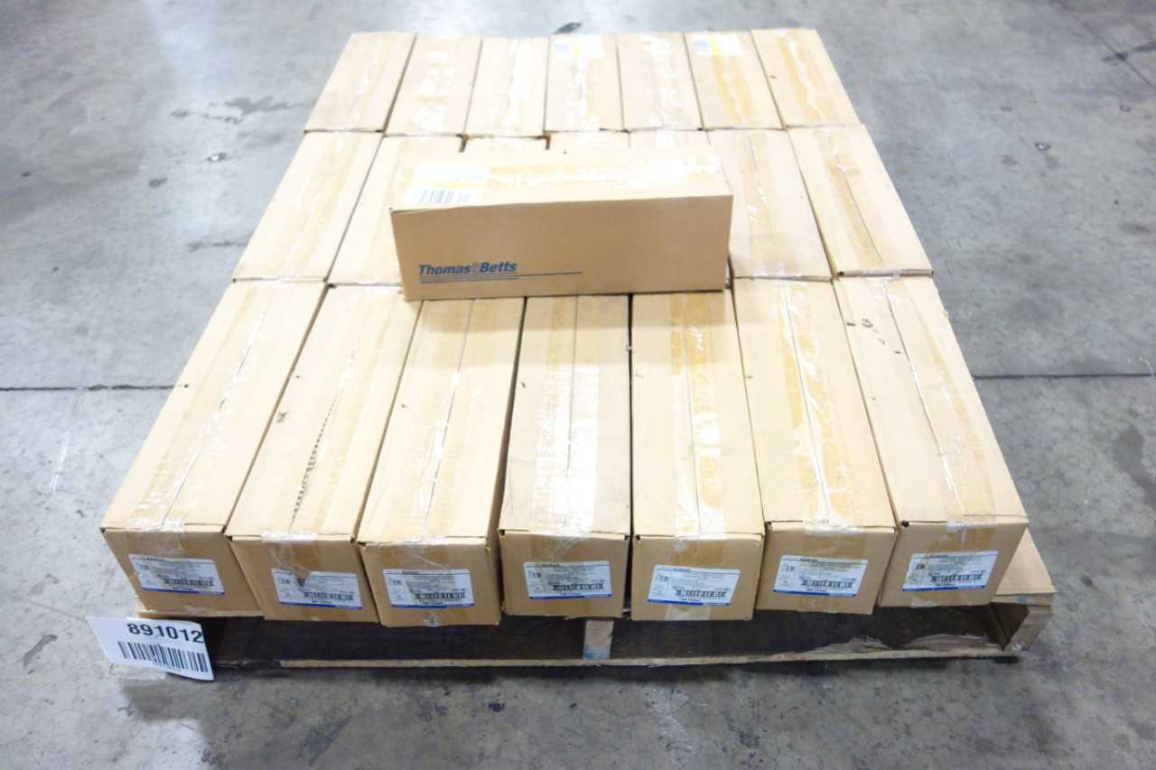 LOT OF 22 THOMAS&BETTS BOX OF 10 FLEXIBLE METAL CONDUIT CONNECTOR STRAIGHT 1-1/2IN CONDUIT FITTING - CONDUIT FITTING