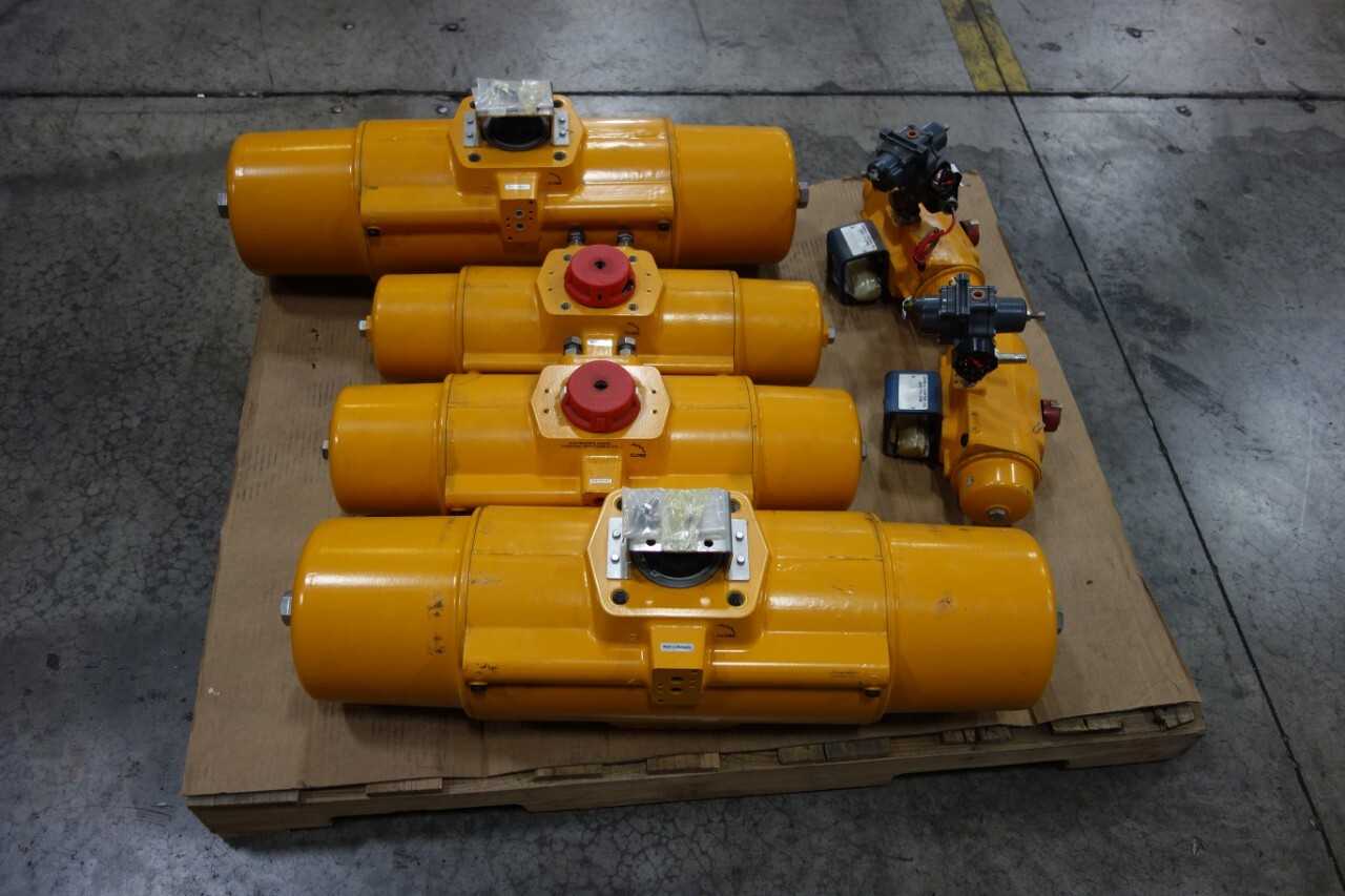 LOT OF ASSORTED HYTORK PNEUMATIC VALVE ACTUATORS - VALVES LOT OF ASSORTED HYTORK PNEUMATIC VALVE ACTUATORS - VALVES