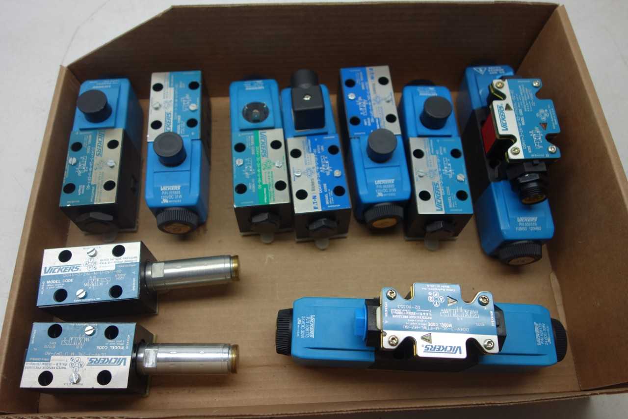 LOT OF ASSORTED HYDRAULIC DIRECTIONAL CONTROL VALVES- VICKERS - CONTROL VALVE
