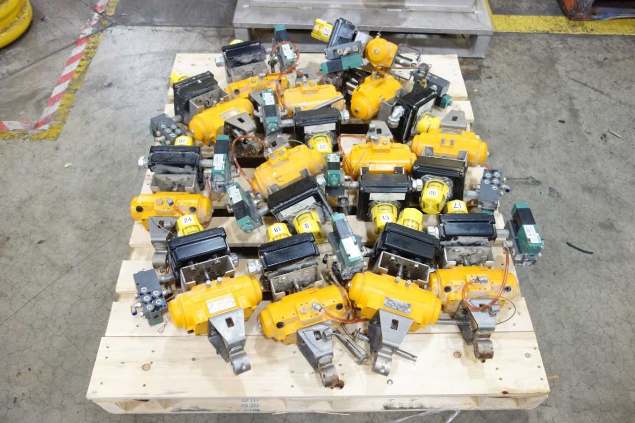 1 PALLETS OF HYTORK-71 CONTROL VALVES - CONTROL VALVE
