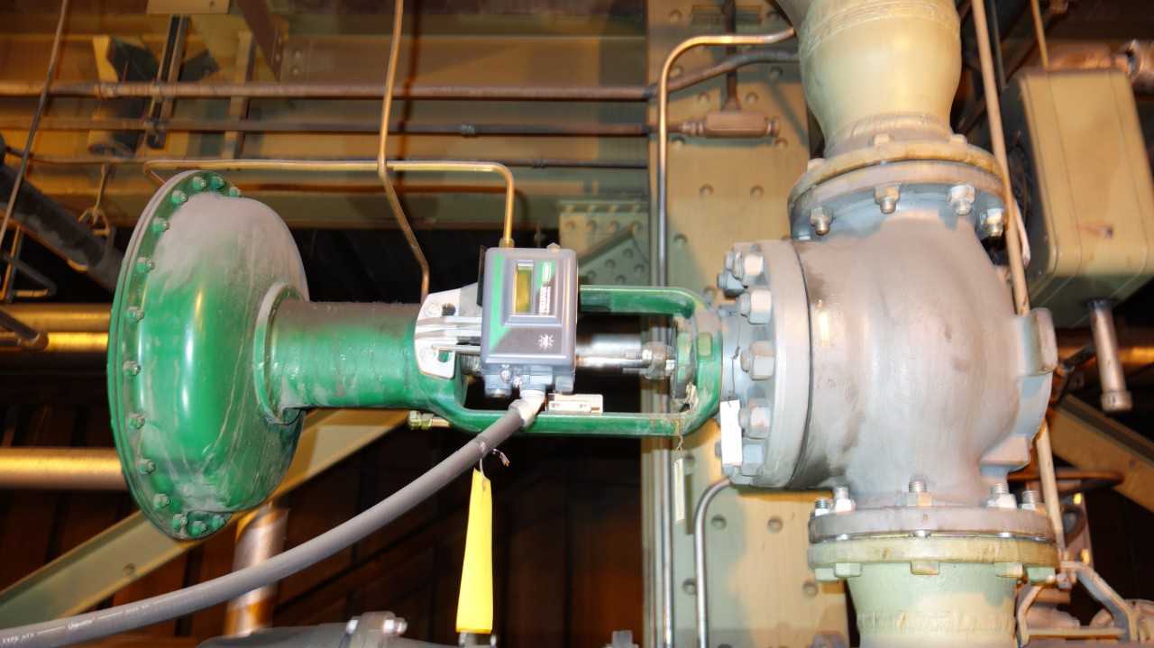 FISHER 667-ET 6 IN 150 STEEL CONTROL VALVE W/ DVC2000 POSITIONER - CONTROL VALVE