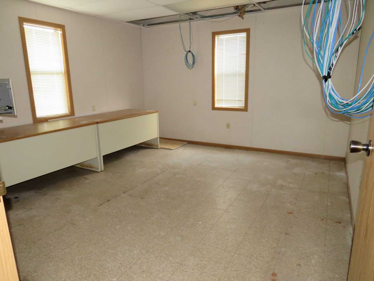 2006 SIX SECTIONS OF MODULAR OFFICES 84' X 72' MODEL 8476 - MISCELLANEOUS